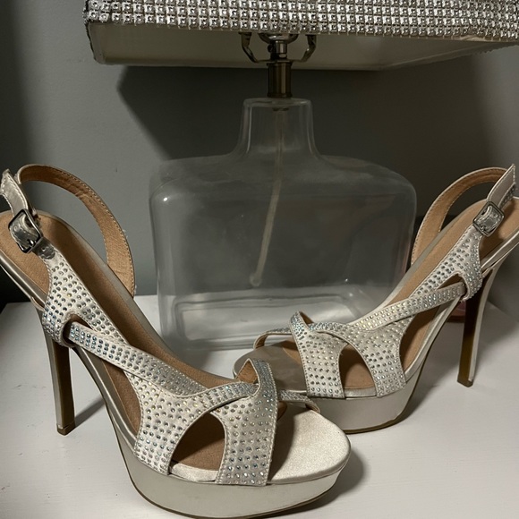 Zigi soho heels. Size 8 - Picture 3 of 3